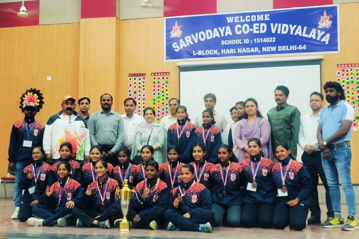 From the selection trials held in Baramati, Kedar Divya Ashok, a player from Abasaheb Kakade School, was chosen for the Maharashtra team. She delivered an outstanding performance as an excellent catcher in the 68th National School Baseball Championship held in Delhi and won a bronze medal. Salute to her determination and success!